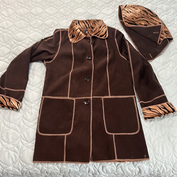Reversible tiger print/brown coat - Picture 7 of 11